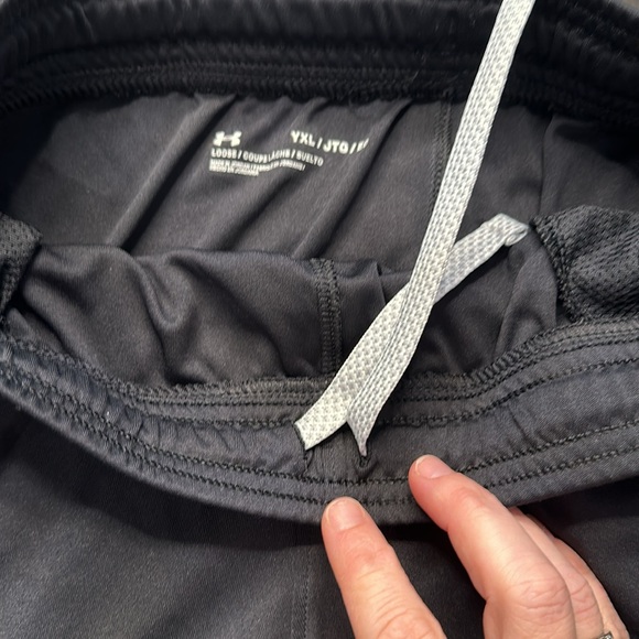 UA youth shorts XL NWOT - Picture 2 of 5